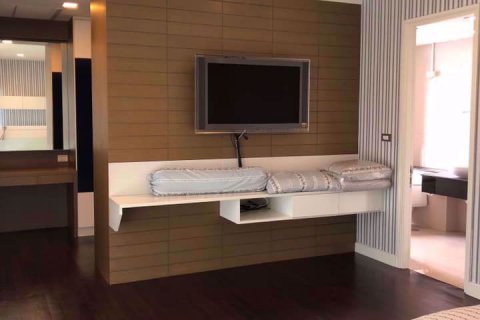 Condominio de 3 dormitorios en Khlong Toei, Bangkok, Tailandia № 76032 - foto 5