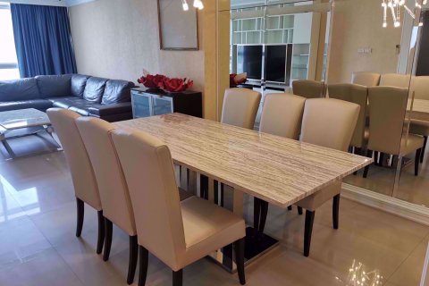 Condominio de 3 dormitorios en Khlong Toei, Bangkok, Tailandia № 77120 - foto 4