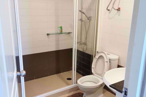 Condominio de 3 dormitorios en Khlong Toei, Bangkok, Tailandia № 77120 - foto 10