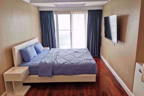 Condominio de 3 dormitorios en Khlong Toei, Bangkok, Tailandia № 77120 - foto 11