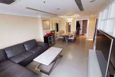 Condo in Khlong Toei, Bangkok, Thailand, 3 bedrooms  № 77120