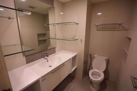 Condominio de 2 dormitorios en Watthana, Bangkok, Tailandia № 77208 - foto 10