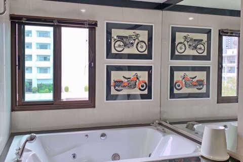 Condominio de 4 dormitorios en Watthana, Bangkok, Tailandia № 77207 - foto 12