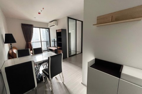 Condominio de 2 dormitorios en Ratchathewi, Bangkok, Tailandia № 80566 - foto 2