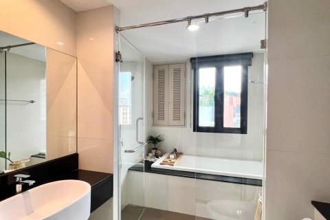 Condominio de 2 dormitorios en Watthana, Bangkok, Tailandia № 80567 - foto 14
