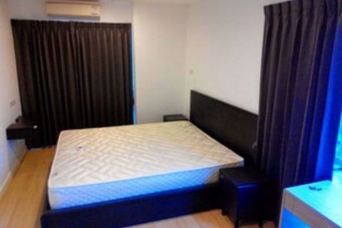 Condominio de 1 dormitorio en Phra Khanong, Bangkok, Tailandia № 76894 - foto 3