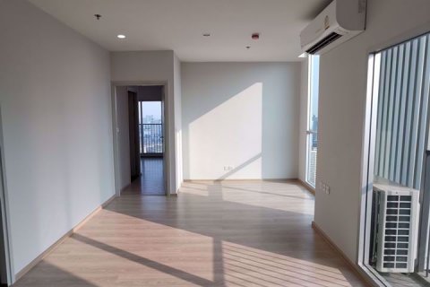 Condominio de 1 dormitorio en Huai Khwang, Bangkok, Tailandia № 76899 - foto 11