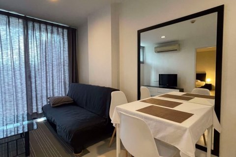 Condominio de 1 dormitorio en Watthana, Bangkok, Tailandia № 76893 - foto 2