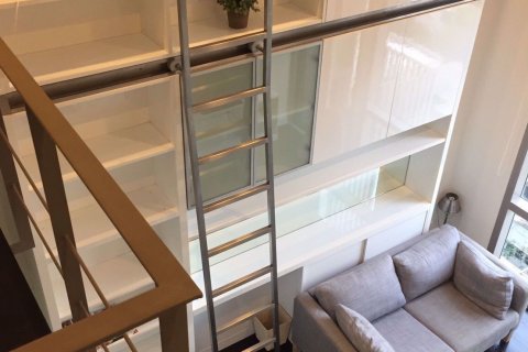Dúplex de 1 dormitorio en Khlong Toei, Bangkok, Tailandia № 76485 - foto 4