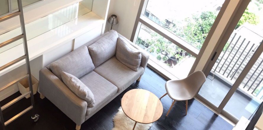 Dúplex de 1 dormitorio en Khlong Toei, Bangkok, Tailandia № 76485