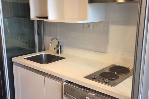 Dúplex de 1 dormitorio en Khlong Toei, Bangkok, Tailandia № 76485 - foto 7