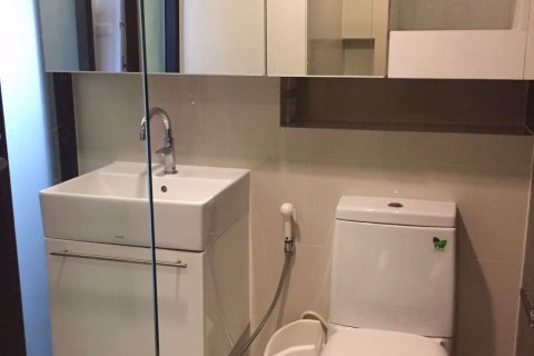 Dúplex de 1 dormitorio en Khlong Toei, Bangkok, Tailandia № 76485 - foto 10