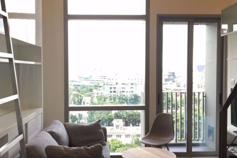 Dúplex de 1 dormitorio en Khlong Toei, Bangkok, Tailandia № 76485 - foto 2