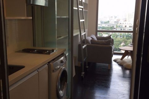 Dúplex de 1 dormitorio en Khlong Toei, Bangkok, Tailandia № 76485 - foto 8