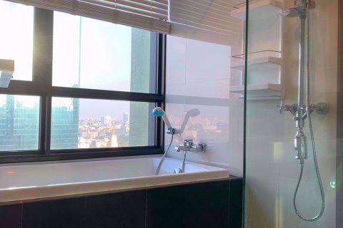 Condominio de 2 dormitorios en Huai Khwang, Bangkok, Tailandia № 76482 - foto 9
