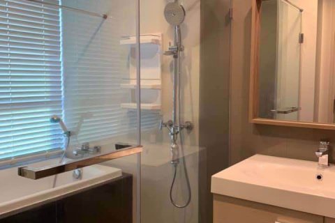 Condominio de 2 dormitorios en Huai Khwang, Bangkok, Tailandia № 76482 - foto 8