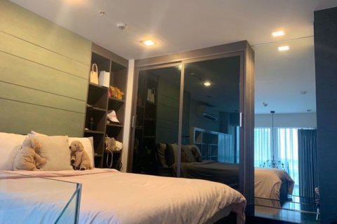 Dúplex de 1 dormitorio en Khlong Toei, Bangkok, Tailandia № 76481 - foto 4