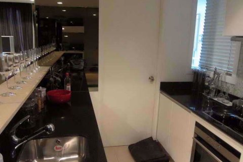 Condominio de 2 dormitorios en Ratchathewi, Bangkok, Tailandia № 76987 - foto 3