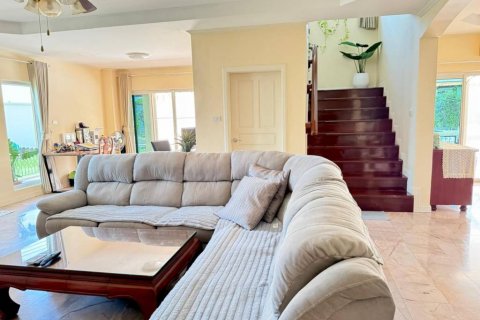 Casa de 4 dormitorios en Sattahip, Tailandia № 132561 - foto 4