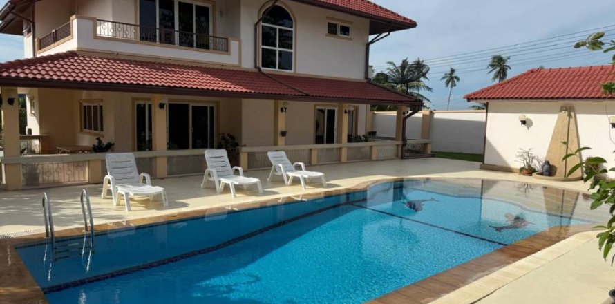 Casa de 4 dormitorios en Sattahip, Tailandia № 132561