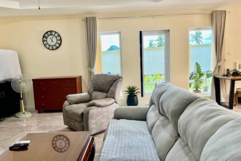 Casa de 4 dormitorios en Sattahip, Tailandia № 132561 - foto 6