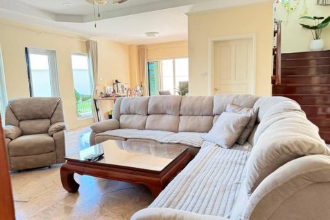 Casa de 4 dormitorios en Sattahip, Tailandia № 132561 - foto 3