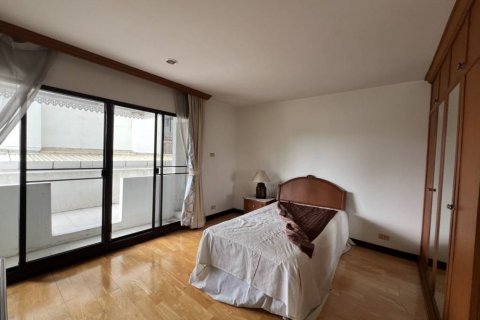 Condominio de 4 dormitorios en Bangkok, Tailandia № 132557 - foto 10