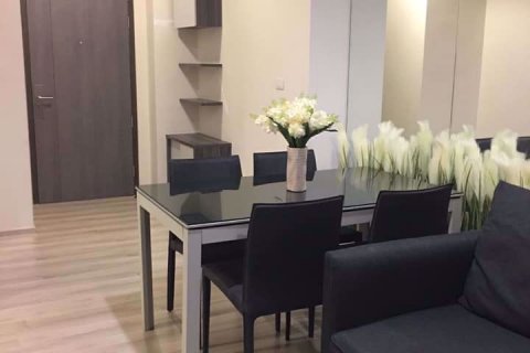 Condominio de 2 dormitorios en Huai Khwang, Bangkok, Tailandia № 76150 - foto 3