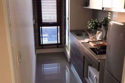 Condominio de 2 dormitorios en Huai Khwang, Bangkok, Tailandia № 76150 - foto 5