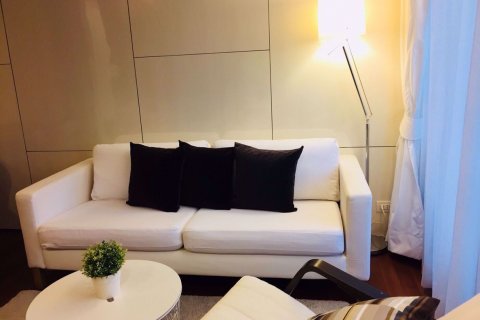 Condominio de 2 dormitorios en Khlong Toei, Bangkok, Tailandia № 76152 - foto 3