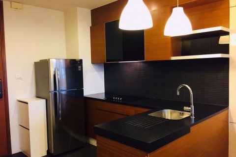 Condominio de 2 dormitorios en Khlong Toei, Bangkok, Tailandia № 76152 - foto 5