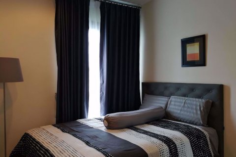 Condominio de 2 dormitorios en Huai Khwang, Bangkok, Tailandia № 76154 - foto 4