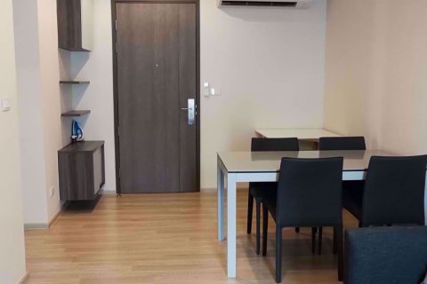 Condominio de 2 dormitorios en Huai Khwang, Bangkok, Tailandia № 76154 - foto 2