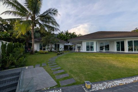 Chalet de 4 dormitorios en Kathu, Tailandia № 132806