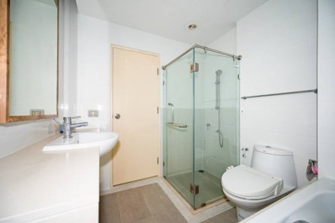 Condominio de 1 dormitorio en Khlong Toei, Bangkok, Tailandia № 132802 - foto 10