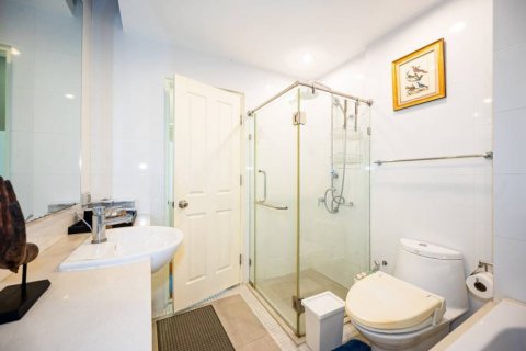 Condominio de 1 dormitorio en Khlong Toei, Bangkok, Tailandia № 132804 - foto 9