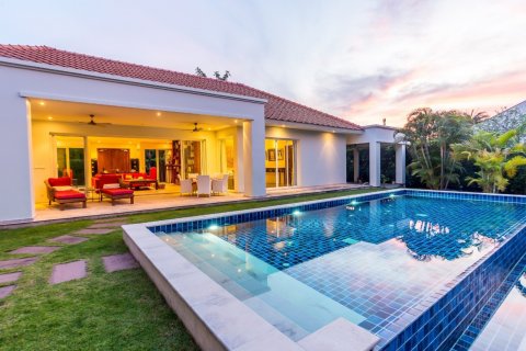 Casa de 3 dormitorios en Hua Hin, Tailandia № 125481 - foto 13