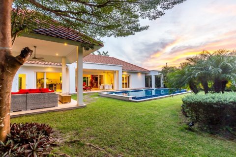 Casa de 3 dormitorios en Hua Hin, Tailandia № 125481 - foto 15