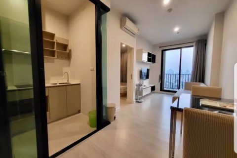 Condo in Huai Khwang, Bangkok, Thailand, 1 bedroom  № 80322 - photo 3