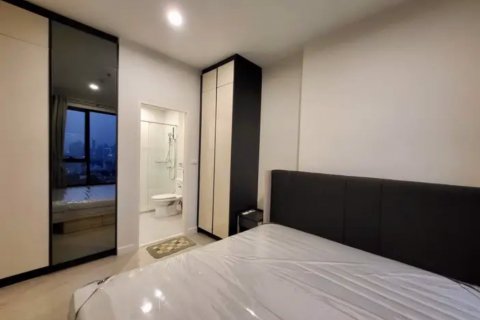 Condo in Huai Khwang, Bangkok, Thailand, 1 bedroom  № 80322 - photo 4