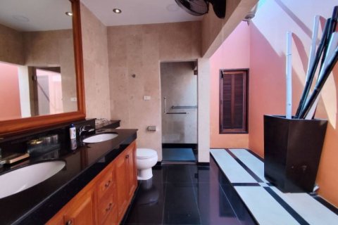 Casa de 3 dormitorios en Pattaya, Tailandia № 119074 - foto 19