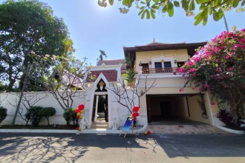 Casa de 3 dormitorios en Pattaya, Tailandia № 119074 - foto 2