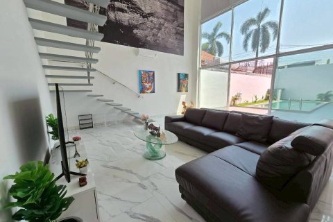 Casa de 6 dormitorios en Pattaya, Tailandia № 119076 - foto 6