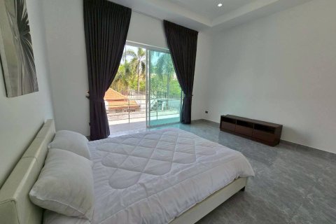 Casa de 6 dormitorios en Pattaya, Tailandia № 119076 - foto 30