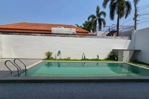 Casa de 6 dormitorios en Pattaya, Tailandia № 119076 - foto 5