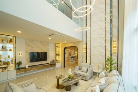 Casa de 5 dormitorios en Samut Prakan, Tailandia № 125824 - foto 2