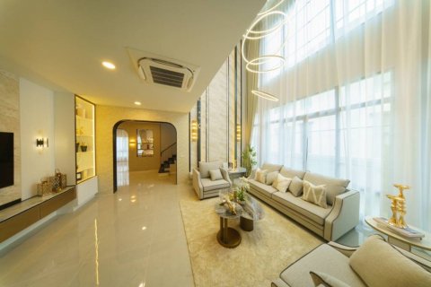 Maison à Samut Prakan, Thaïlande 5 chambres № 125824