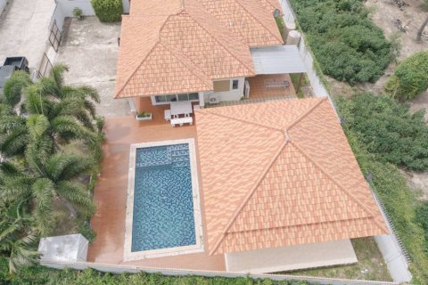 Chalet de 4 dormitorios en Hua Hin, Tailandia № 132759 - foto 2