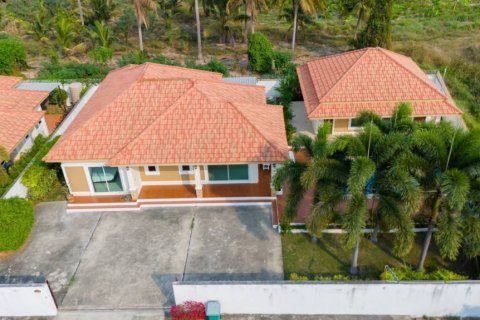 Chalet de 4 dormitorios en Hua Hin, Tailandia № 132759 - foto 6