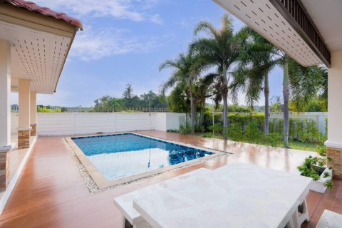 Chalet de 4 dormitorios en Hua Hin, Tailandia № 132759 - foto 10